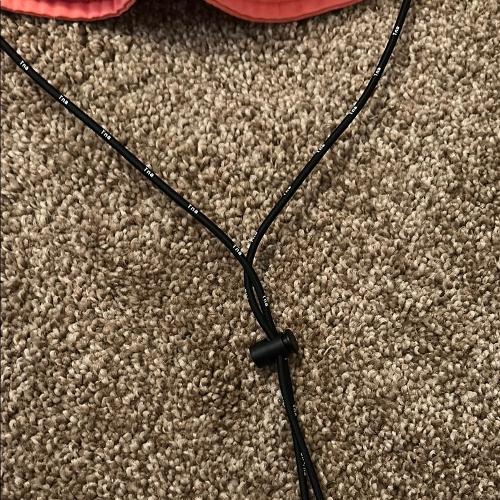 ARITZIA • TNA coral bucket hat with chin strap S/M NWOT - Picture 3 of 3